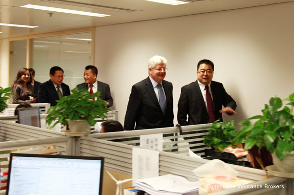 英国劳合社主席约翰.纳尔逊访问五洲保险